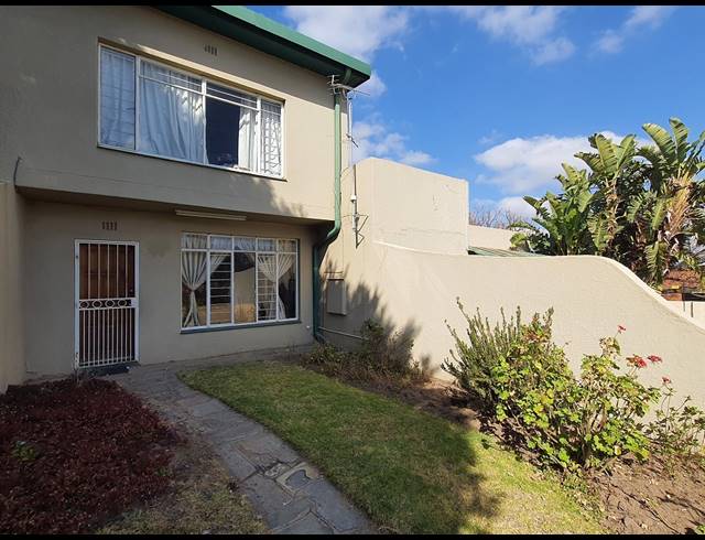 3 BEDROOM TOWNHOUSE RENTED IN HALFWAY GARDENS